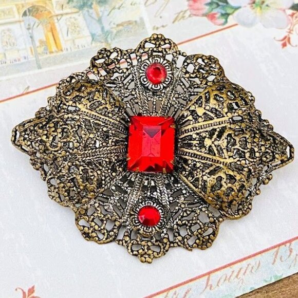 1920’s Antique Brass Filigree Bright Red Glass Stones Pin Antique - Picture 4 of 4